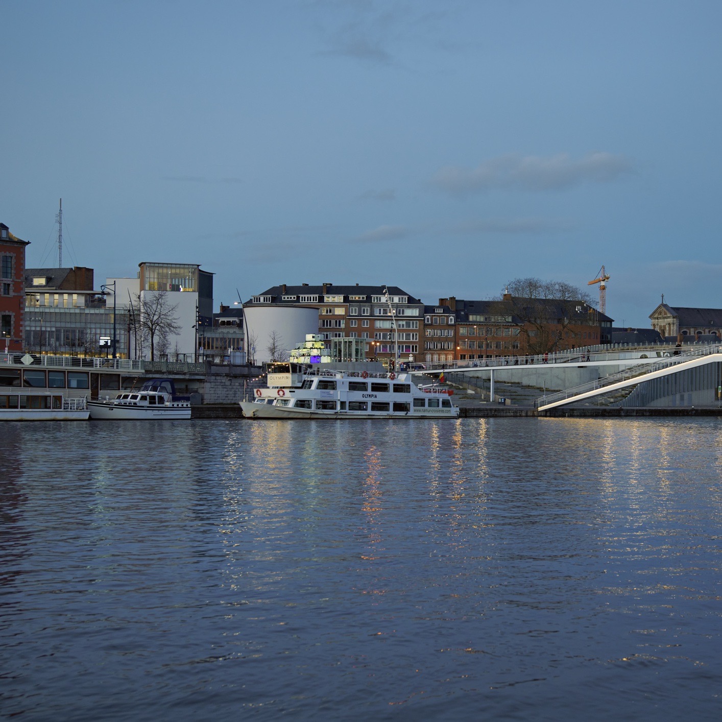 Namur le Delta. un coup d'oeil sur le Grognon et l'enjambée